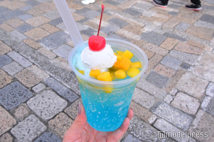 ブルーハワイ・ソーダ~マンゴー&ホイップ~600円(C)モデルプレス
