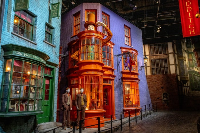 ウィーズリー・ウィザード・ウィーズ店/‘Wizarding World’ and all related names, characters and indicia are trademarks of and (C) Warner Bros. Entertainment Inc. – Wizarding World publishing rights (C) J.K. Rowling.