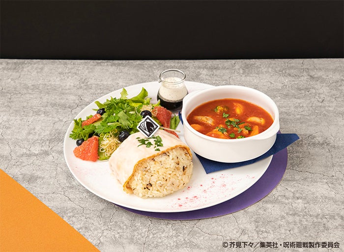 【天内理子/黒井美里】クリームライス&チキントマト煮プレート税込1,760円(C)芥見下々/集英社・呪術廻戦製作委員会