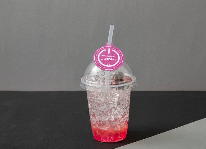 TREASURE DRINK税込各1,177円※心斎橋店舗のみテイクアウト可(C)YG
