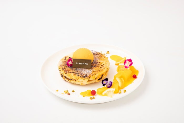 EUNCHAE Brulee Pancake税込1,990円(C)SOURCE MUSIC & HYBE.All Rights Reserved.