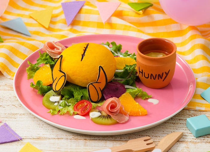 かくれんぼ?フルーツサラダプレート税込2,390円(C)Disney.Based on the "Winnie the Pooh" works by A.A.Milne and E.H. Shepard.