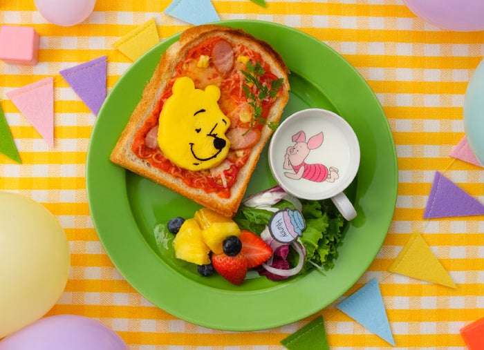 友だち♪ピザ風トースト税込2,390円(C)Disney.Based on the "Winnie the Pooh" works by A.A.Milne and E.H. Shepard.